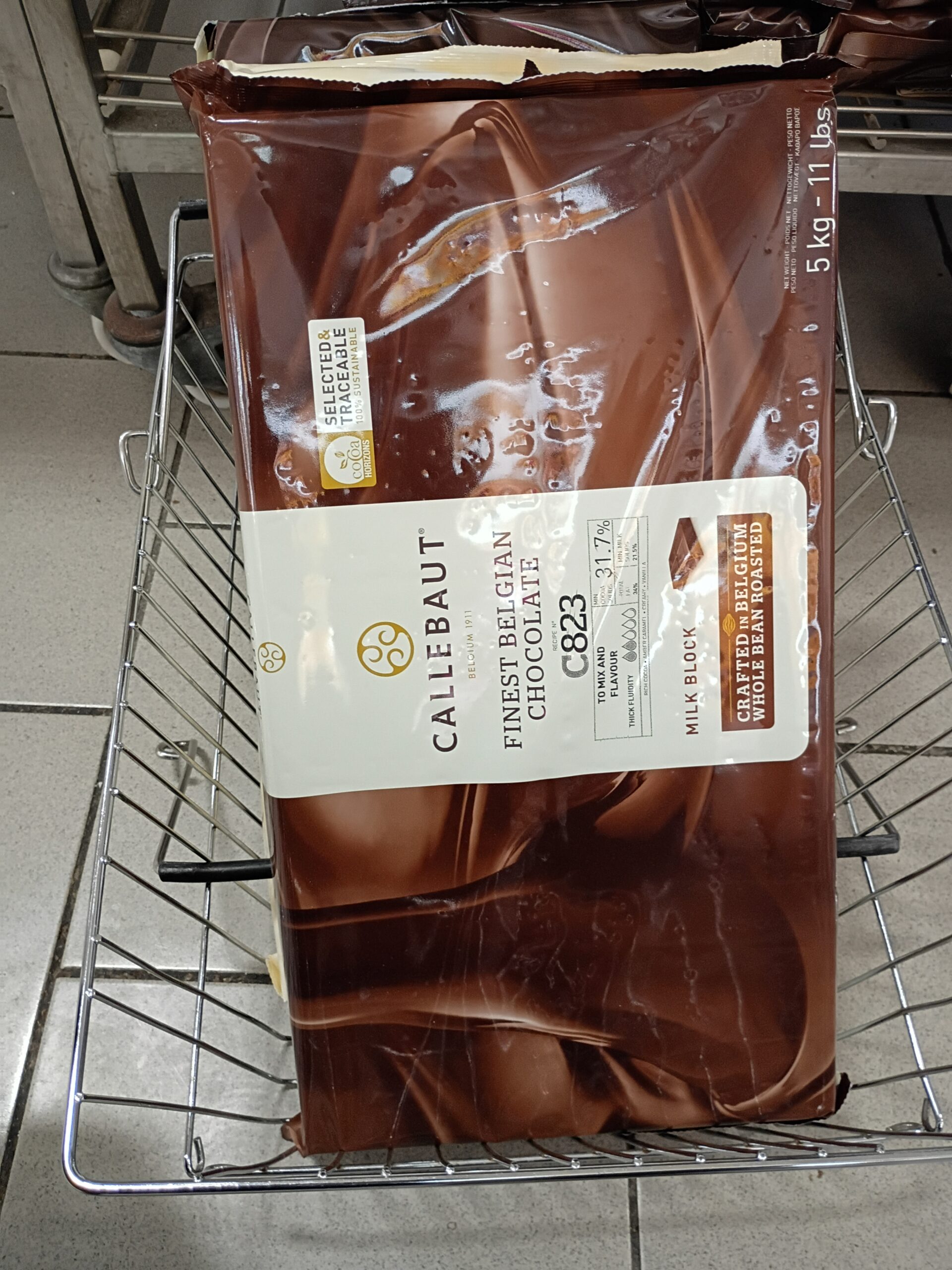 Callebaut Milk Chocolate – 823 – 5kg Block - Image 2